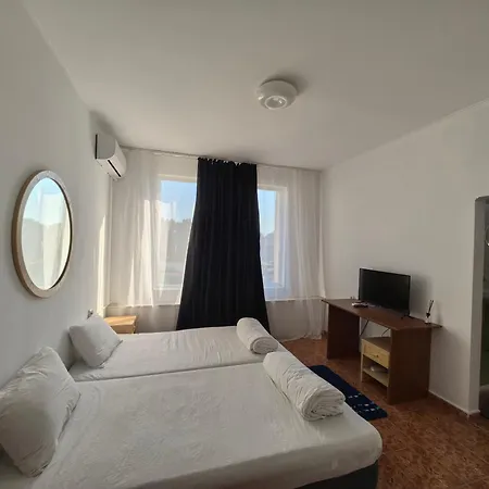 за гости ескейп Hotel